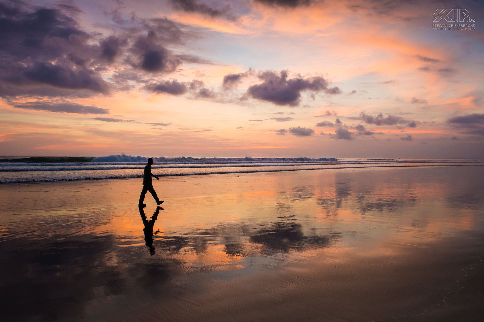 Dominical - Sunset - Stefan A beautiful sunset on the beach of Dominical at low tide. A 'selfie'. Stefan Cruysberghs